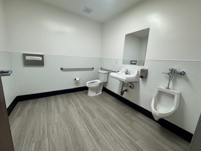 More Photos Of 3235 N San Fernando Rd, Los Angeles Manufacturing For Lease