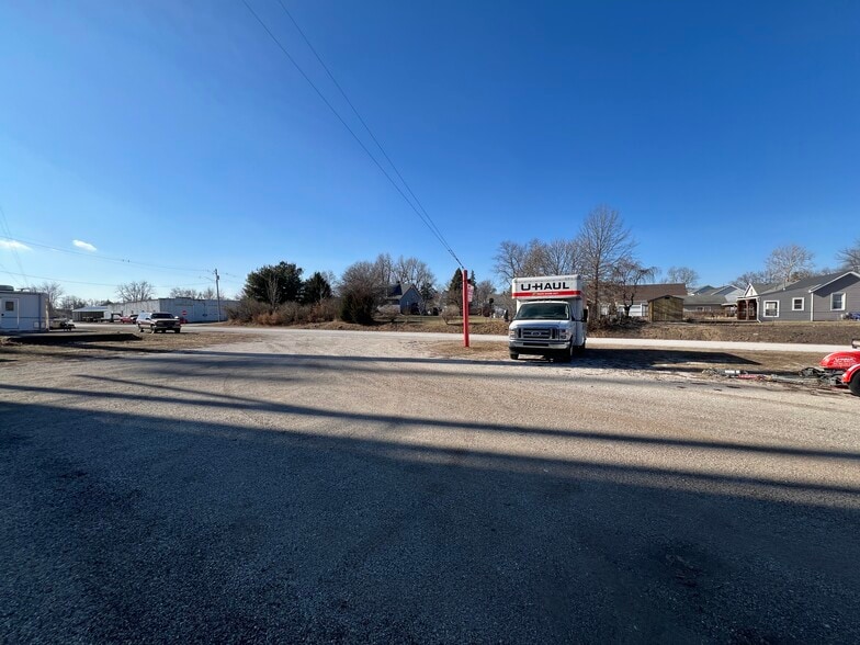 More Photos Of 410 E Chatham St, Metamora Industrial For Sale