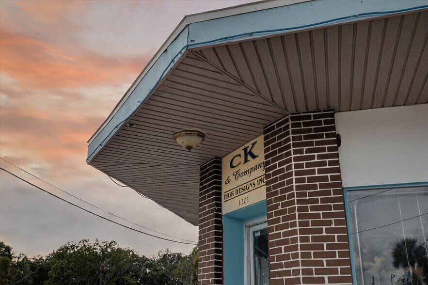 More Photos Of 1201 N Pinellas Ave, Tarpon Springs General Retail For Sale
