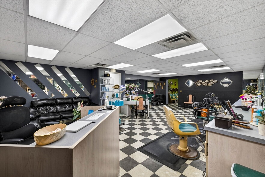 More Photos Of 10221 US 301, Dade City Office For Sale