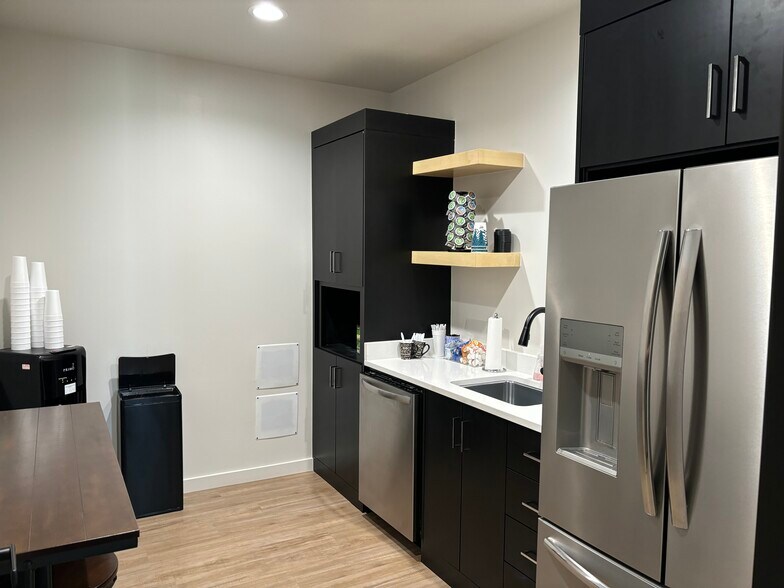 More Photos Of 1901 W 33rd St, Edmond Office Residential For Lease