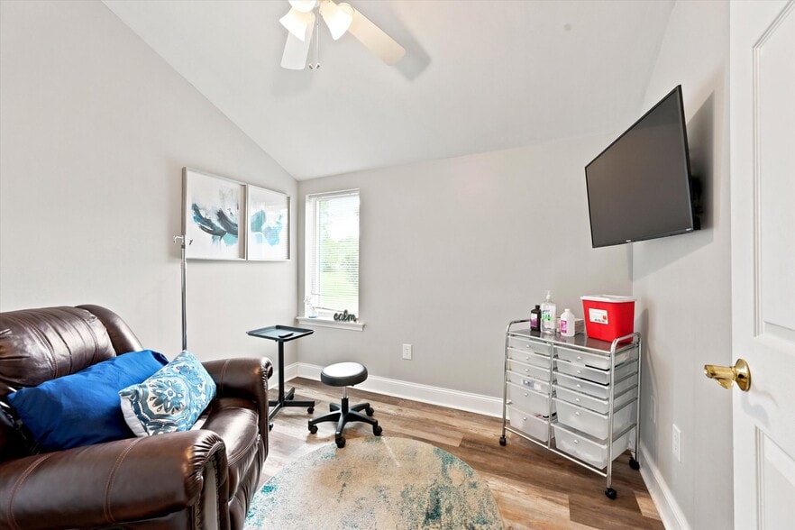 More Photos Of 103 Garris Rd, Downingtown Medical For Sale