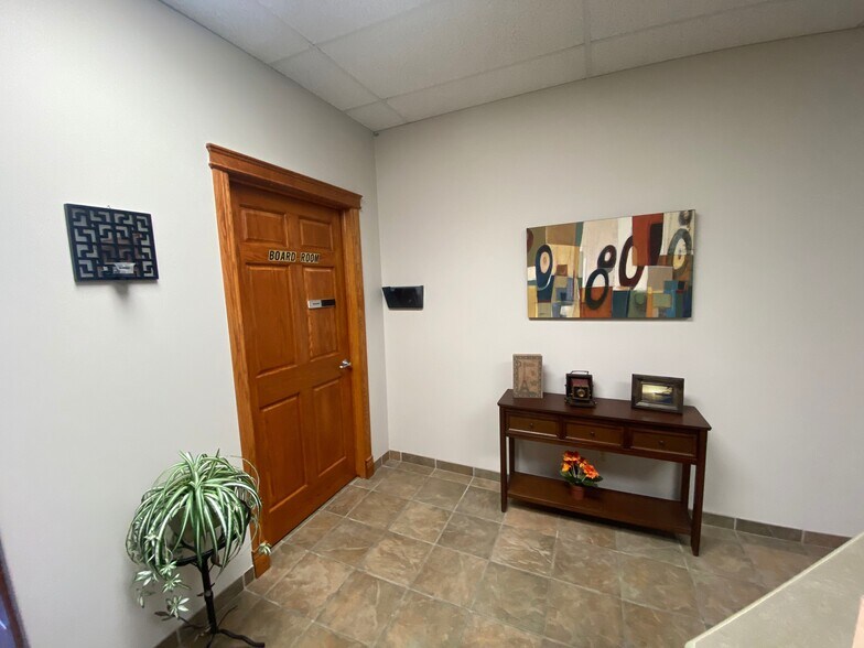 More Photos Of 130 Broadway Blvd, Sherwood Park Office For Sale