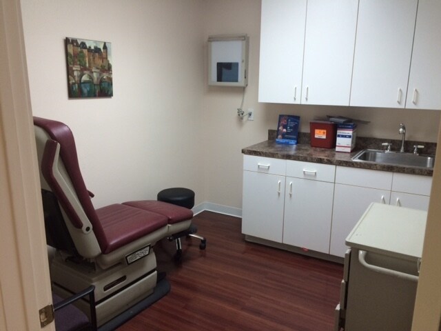 More Photos Of 4900 W Oakland Park Blvd, Lauderdale Lakes Medical For Lease