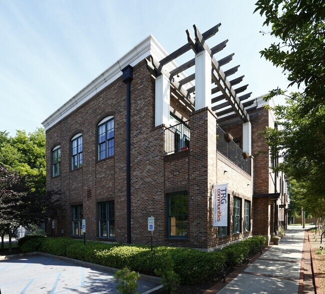 More Photos Of 607 Pendleton St, Greenville Office For Lease