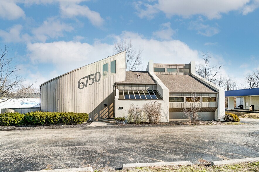 Primary Photo Of 6750 Brandt Pike, Huber Heights Medical For Sale