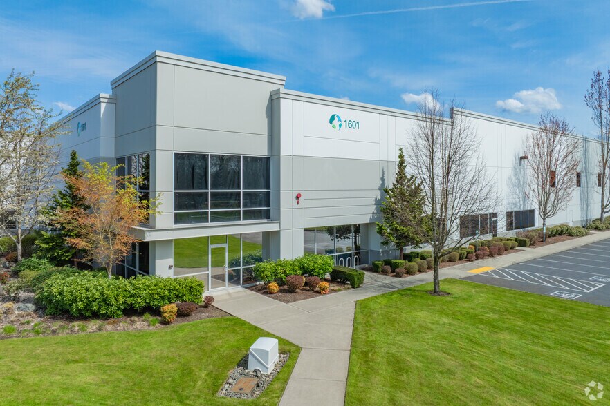 More Photos Of 1402 Puyallup St, Sumner Warehouse For Lease