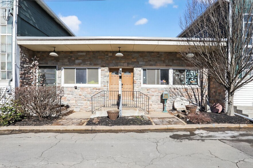 More Photos Of 935 W 6th St, Lansdale Industrial For Sale