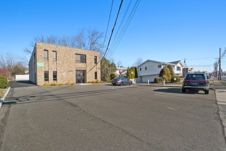 More Photos Of 1170 Clifton Ave, Clifton Office For Lease