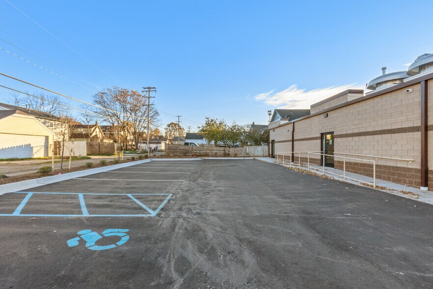 More Photos Of 1010 Cesar E Chavez Ave SW, Grand Rapids General Retail For Lease