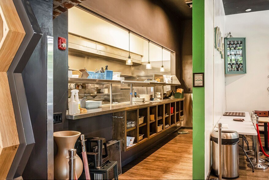 More Photos Of 229 Broadway St, Chico Bar For Sale