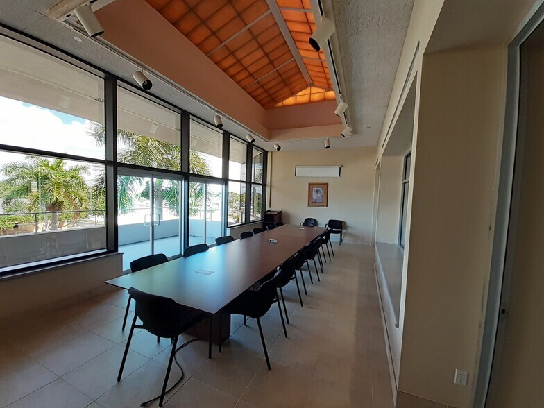 More Photos Of 1520 Royal Palm Square Blvd, Fort Myers Office For Lease