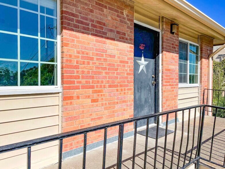 More Photos Of 1700 George Bush Dr, College Station Apartments For Sale