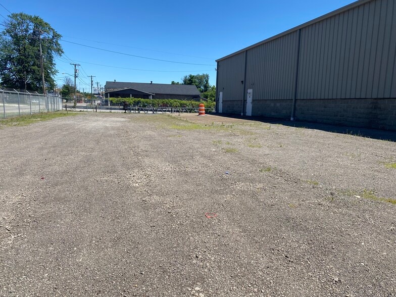 More Photos Of 1900 Cleveland Ave, Canton Warehouse For Lease