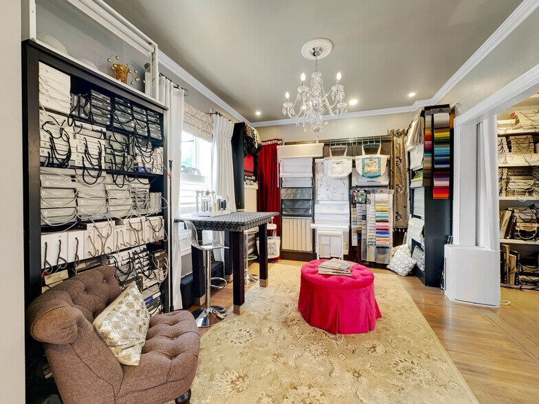 More Photos Of 273-275 Brant Av, Brantford Office For Sale