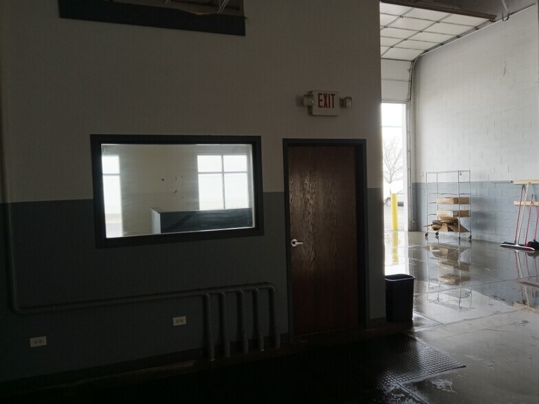 More Photos Of 1730 Afton Rd, Sycamore Warehouse For Lease