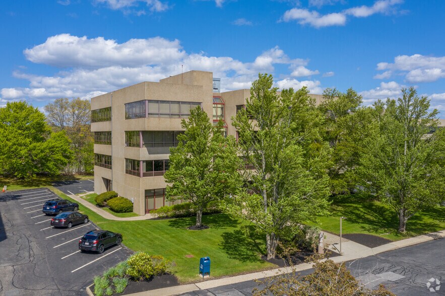 More Photos Of 10 Speen St, Framingham Unknown For Lease