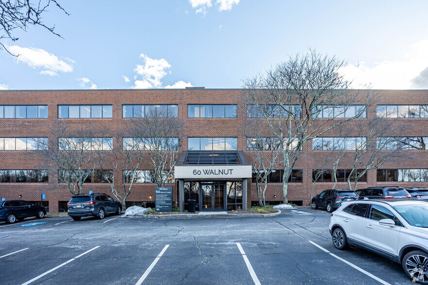 More Photos Of 60 Walnut St, Wellesley Office For Lease