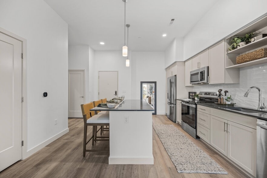 More Photos Of 266 Canal St, Salem Apartments For Lease