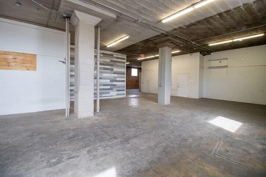 More Photos Of 902 S 1st Ave, Pocatello Distribution For Lease