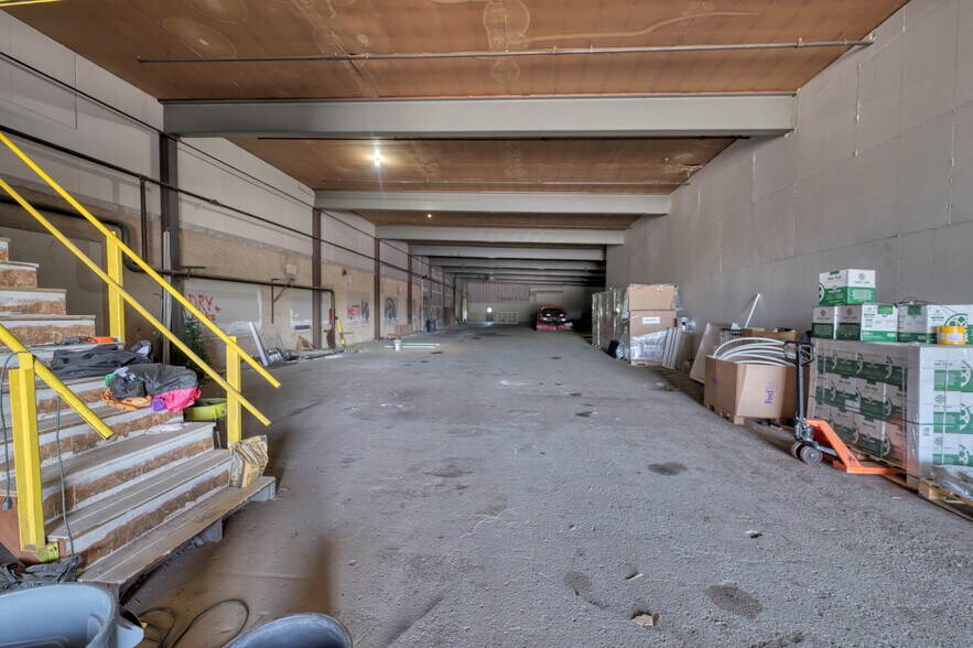 More Photos Of 106 E Smith St, Iron Mountain Distribution For Sale