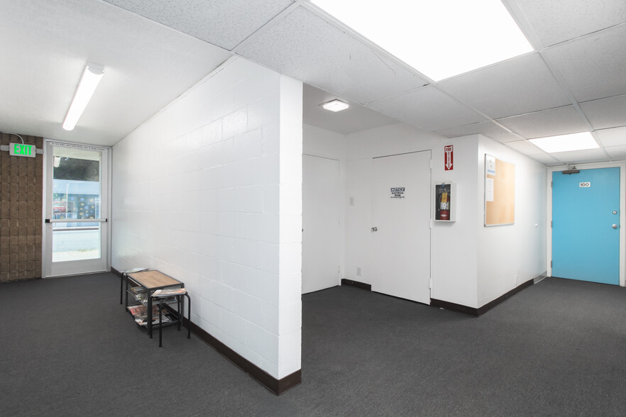 More Photos Of 1021 E Walnut St, Pasadena Medical For Lease