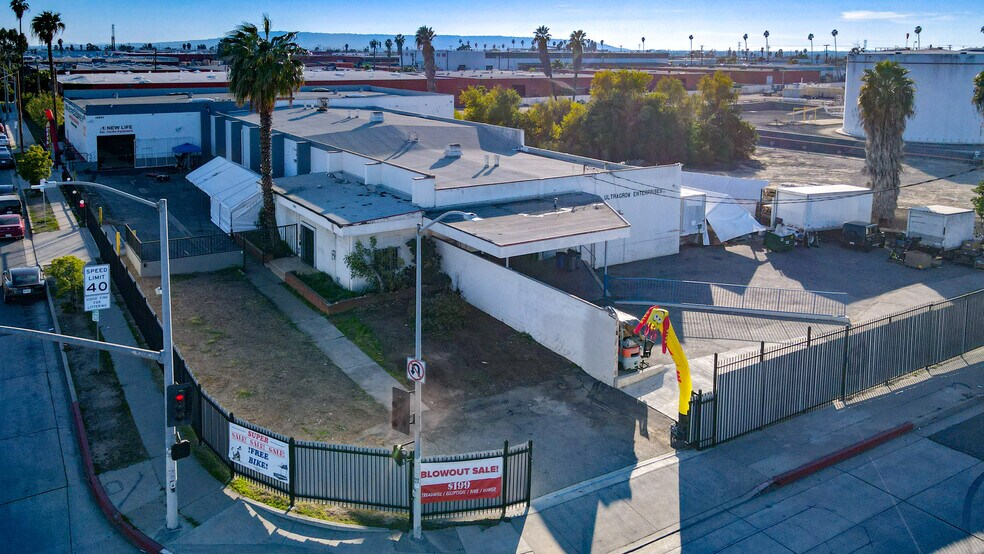 More Photos Of 13501 S Main St, Los Angeles Warehouse For Lease