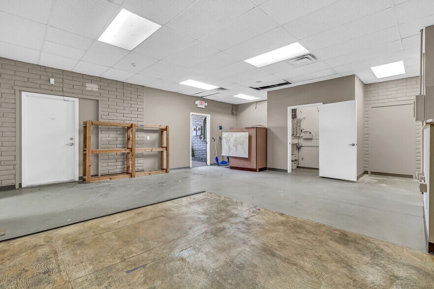 More Photos Of 78 W Ray Rd, Chandler Convenience Store For Lease