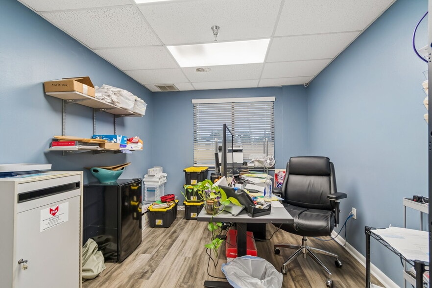 More Photos Of 3667-3691 46th Ave N, Saint Petersburg Warehouse For Sale