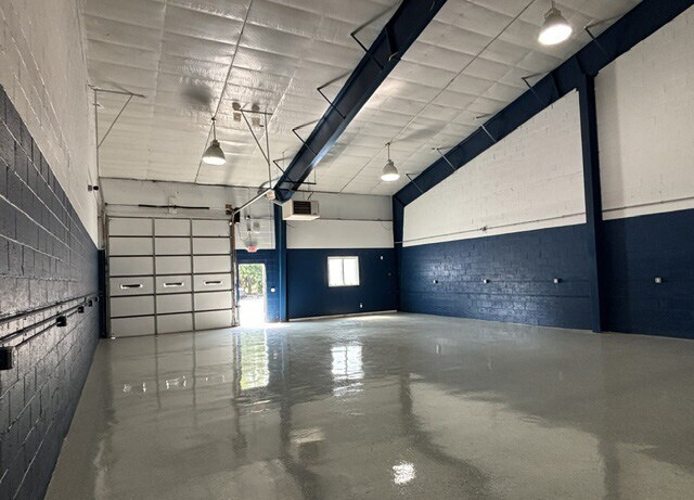 More Photos Of 11 Millpond Dr, Lafayette Flex For Lease