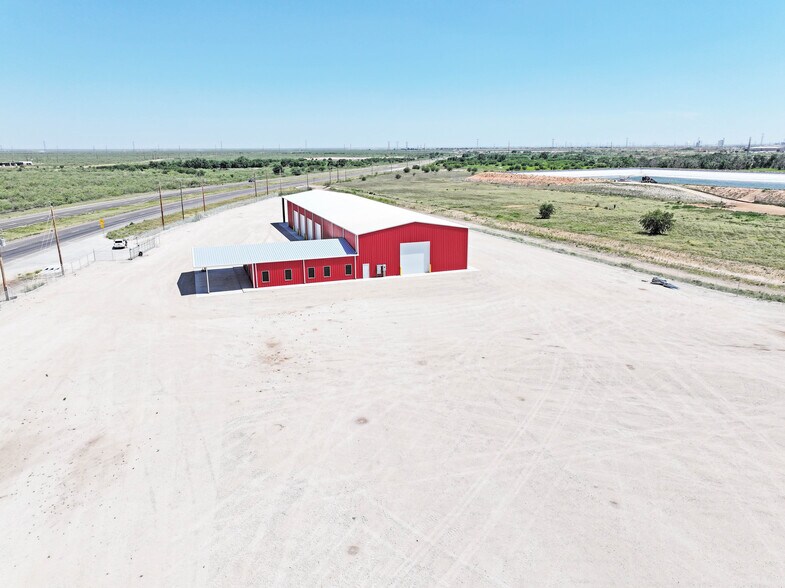 More Photos Of 930 338 loop, Odessa Warehouse For Lease