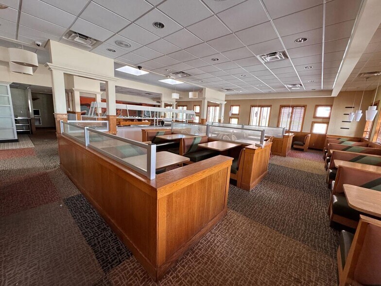 More Photos Of 2439 E Sharon Rd, Cincinnati Restaurant For Sale