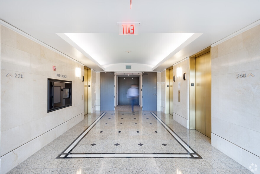 More Photos Of 2000-2100 SouthBridge Pky, Birmingham Office Residential For Lease