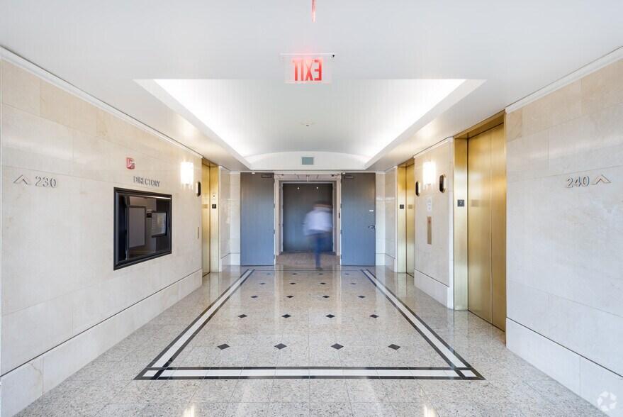 More Photos Of 2000-2100 SouthBridge Pky, Birmingham Office Residential For Lease