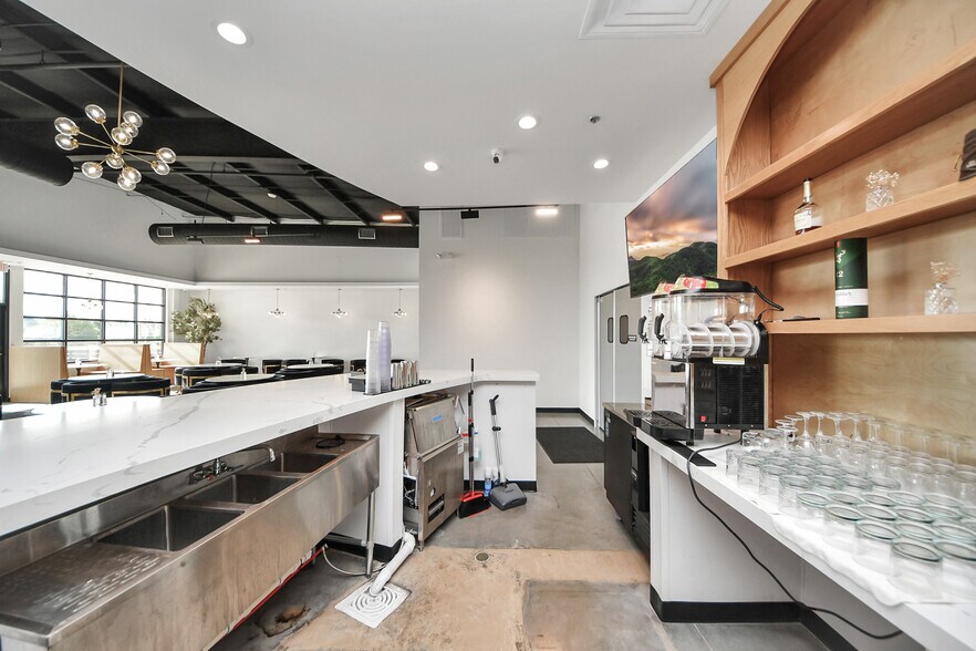 More Photos Of 30625 Kingsland Blvd, Brookshire Storefront For Sale
