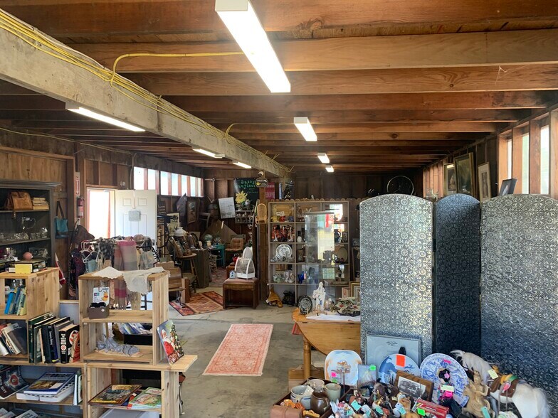 More Photos Of 1120 Main St, Philomath Freestanding For Lease
