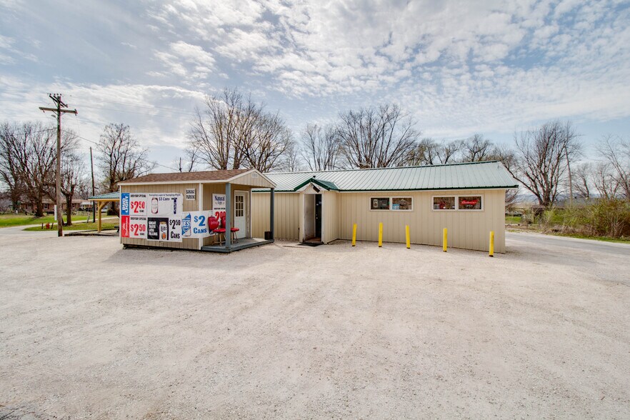 More Photos Of 20861 IL-100, Fieldon Specialty For Sale