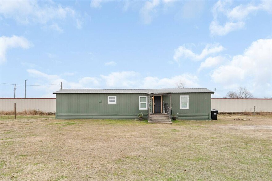 More Photos Of 4500 FM 515, Emory Light Manufacturing For Sale