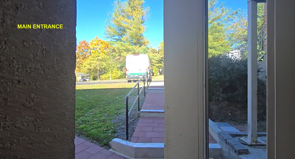 More Photos Of 2966 Crompond Rd, Yorktown Heights Schools For Lease