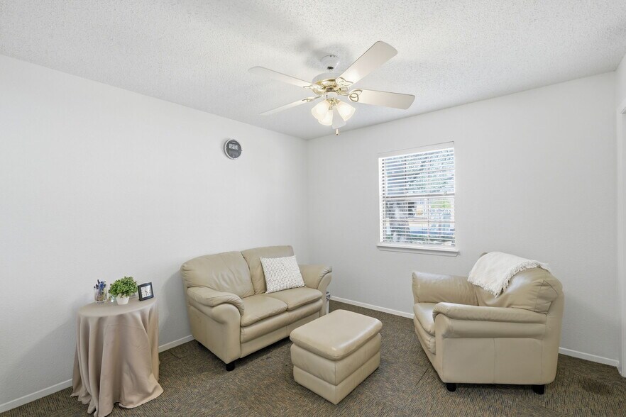 More Photos Of 403 W Anderson Ave, Round Rock Loft Creative Space For Sale