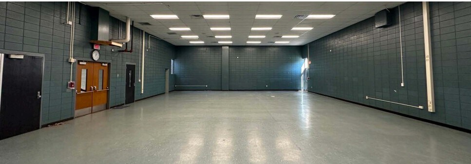 More Photos Of 300 E Cass St, Schoolcraft Office For Lease