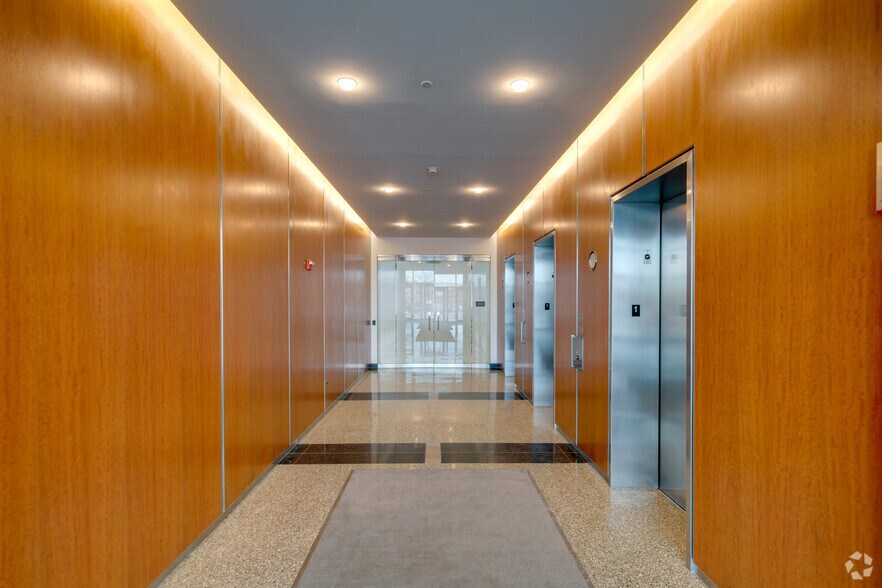 More Photos Of 100 S Saunders Rd, Lake Forest Office For Lease