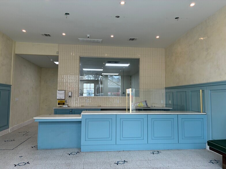 More Photos Of 5158 Hollywood Blvd, Los Angeles Storefront For Lease