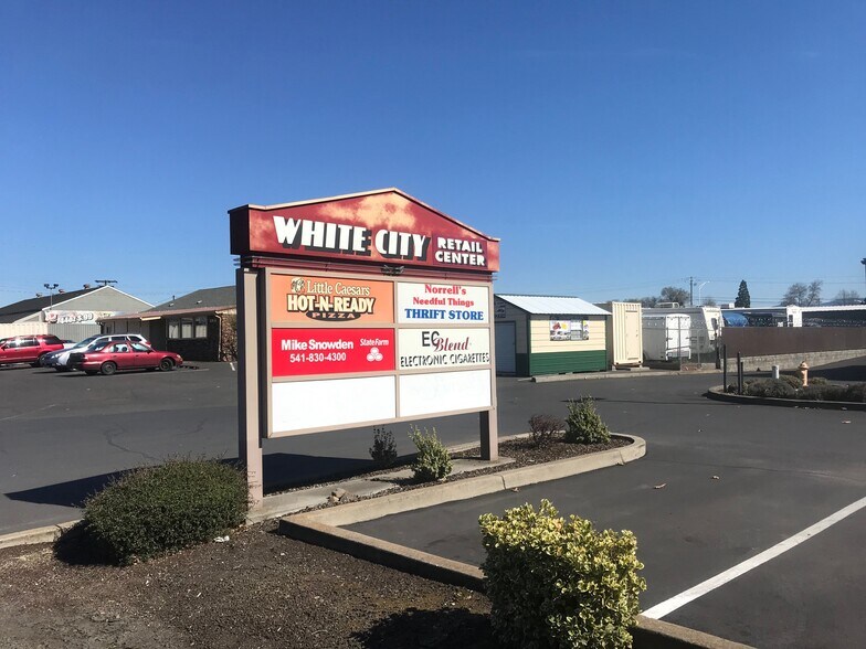 More Photos Of 8336 Highway 62 Hwy, White City Storefront Retail Office For Lease