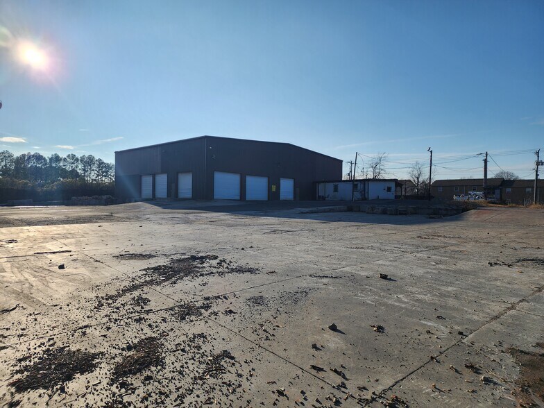More Photos Of 217 S Holman St, Durham Contractor Storage Yard For Lease
