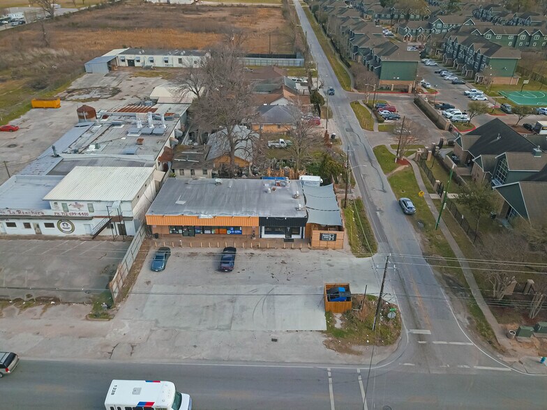 More Photos Of 515 Berry Rd, Houston Freestanding For Lease