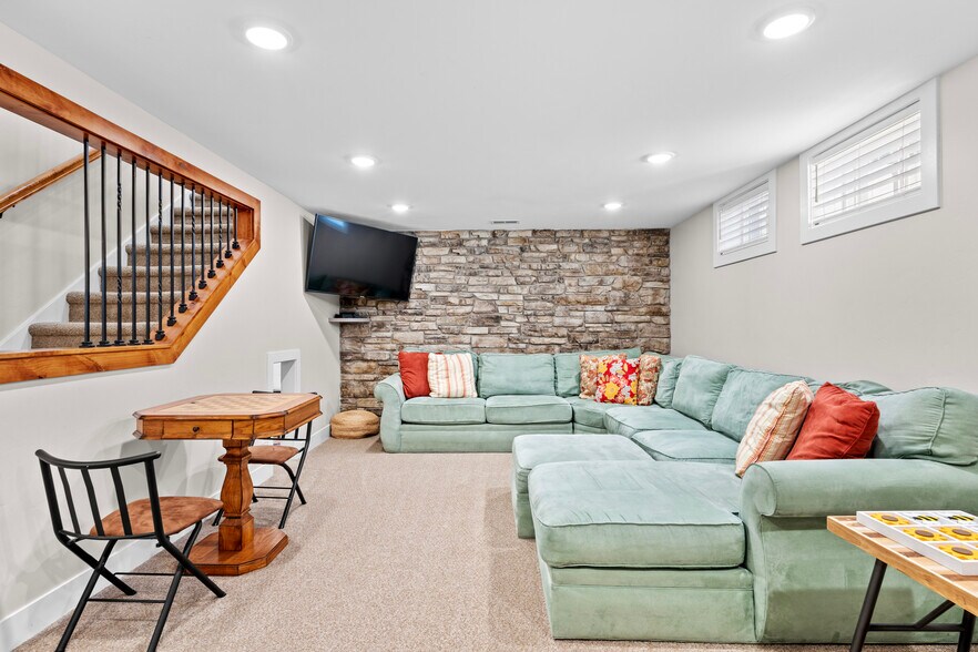 More Photos Of 207 Main St, Rexburg Office For Sale