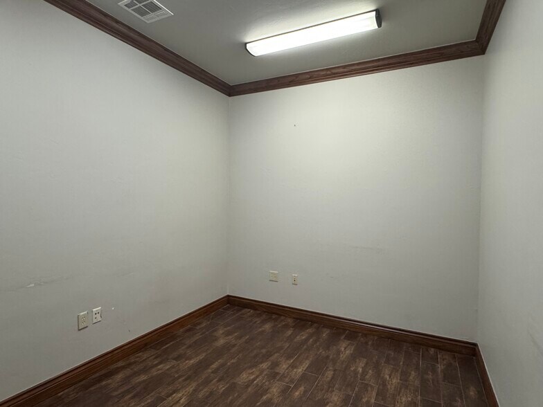 More Photos Of 9212 N Kelley Ave, Oklahoma City Office For Lease