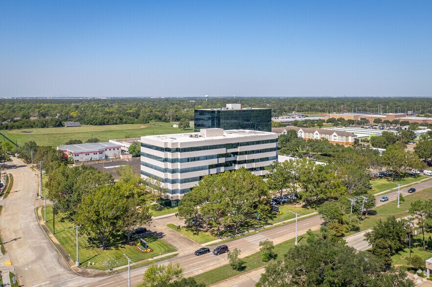 More Photos Of 2525 Bay Area Blvd, Houston Unknown For Lease