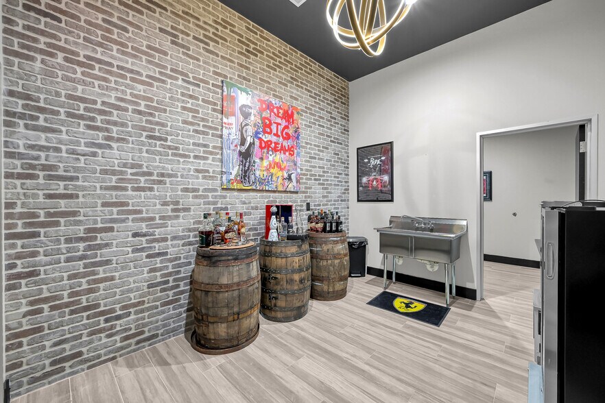 More Photos Of 21255 Blair Rd, Conroe Warehouse For Sale